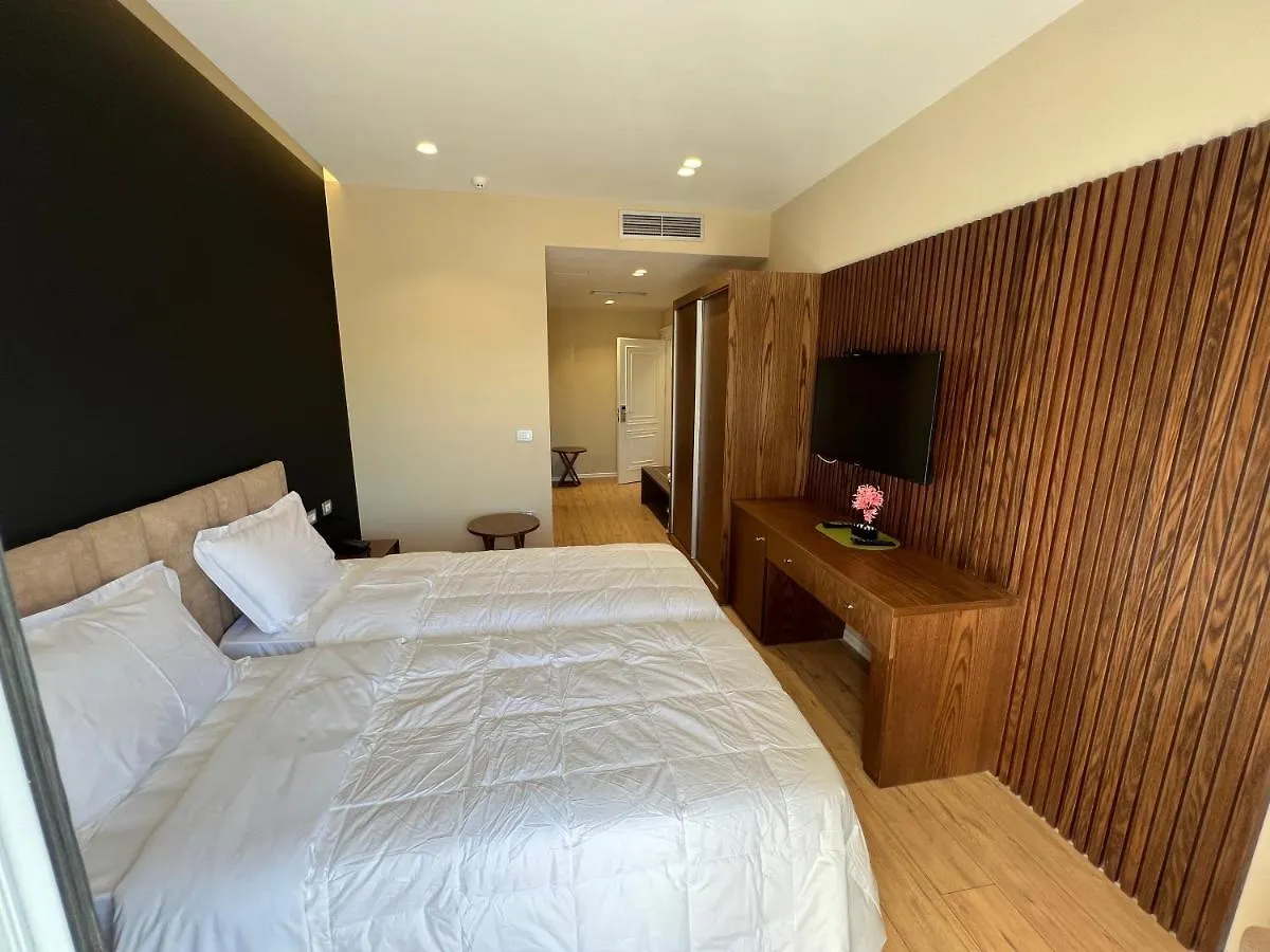 White Crown Hotel Kamez