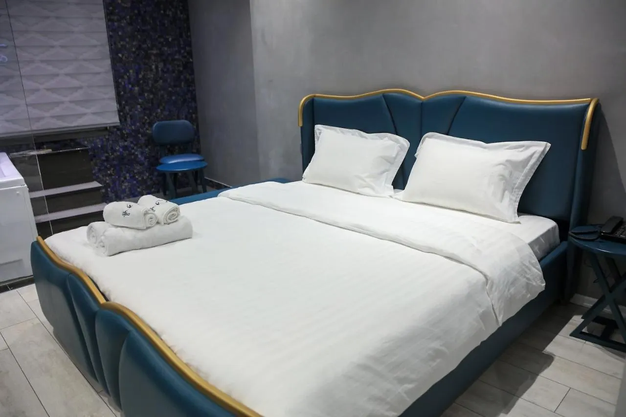 White Crown Hotel Kamez 4*,  Albania